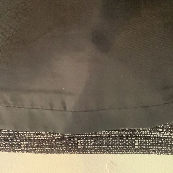 Loft black and white straight skirt Fully lined Back slit Size 6 - Picture 6 of 8